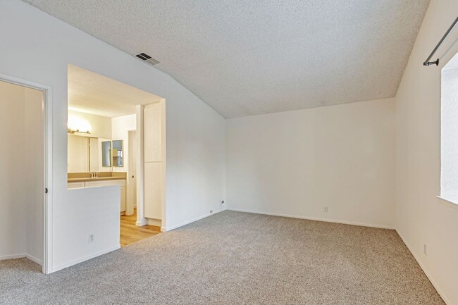 Building Photo - Elegant 3-Bedroom Home with Modern Upgrade...