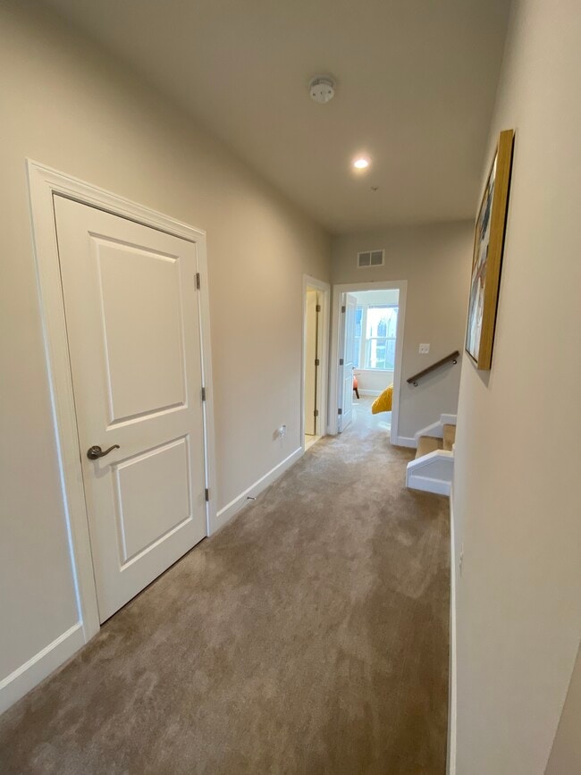 Building Photo - 295 Phoenix Dr