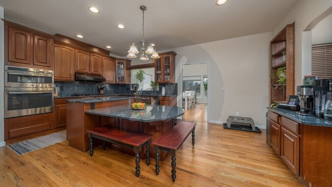 Building Photo - Country Living on 13.5 Acres