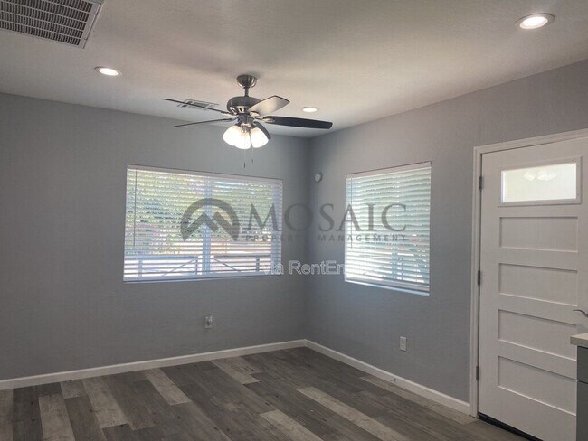 Building Photo - 257 E Oakland St