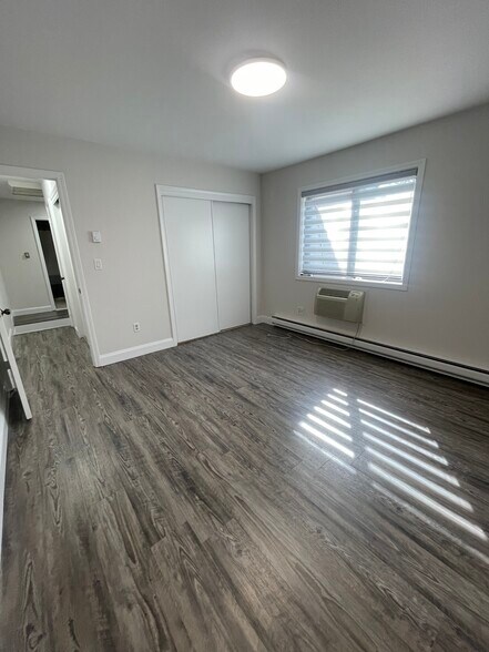 Building Photo - 180 Glenbrook Rd