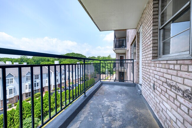Building Photo - 25 Cartright St