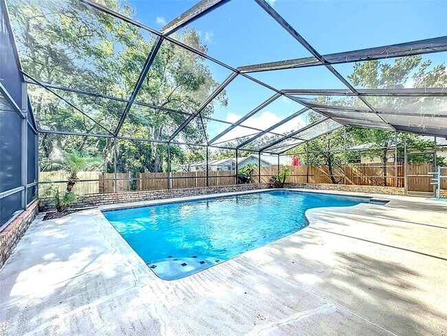 Building Photo - 341 W Hornbeam Dr