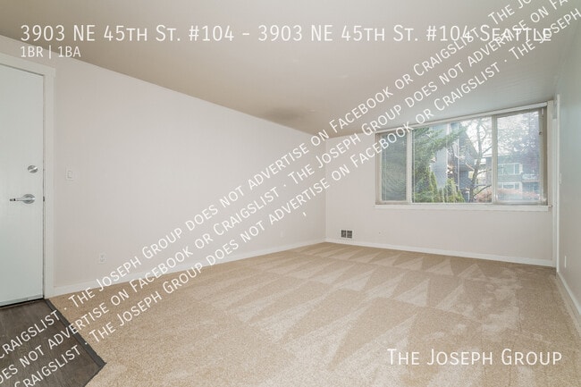 Building Photo - 3903 NE 45th St