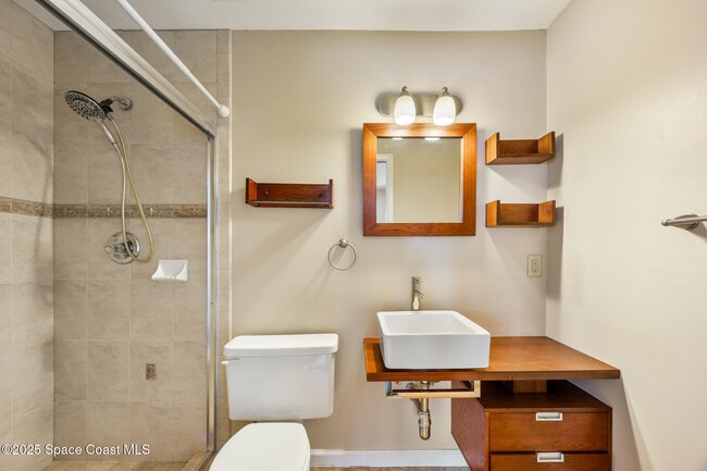 Building Photo - 194 Queens Ct