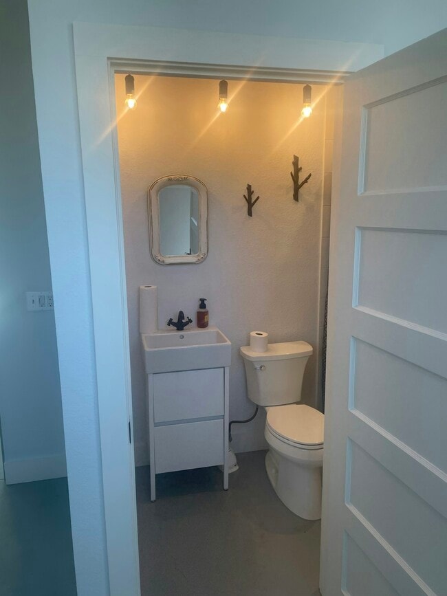 Building Photo - 459 Silver Ln