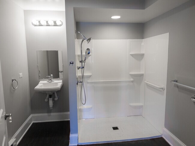 Building Photo - 123 N Hickory St