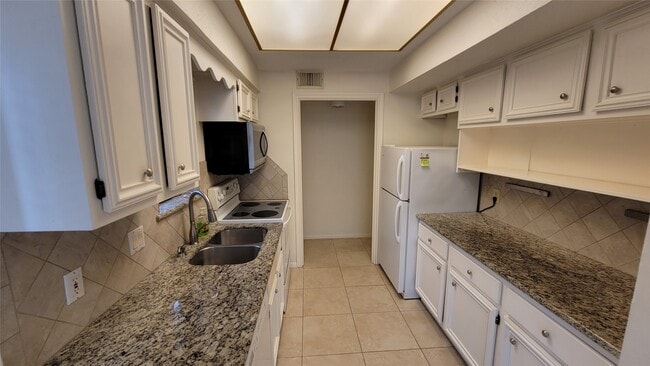 Building Photo - 800 Country Pl Dr