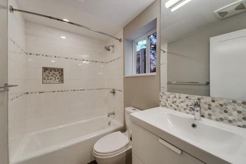 Building Photo - 0 bedroom in Seattle WA 98122