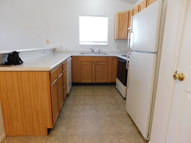 Building Photo - ONE MONTH FREE RENT!