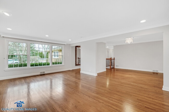 Building Photo - 335 Brookside Ln