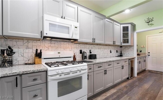Building Photo - 2253 Van Gogh Dr