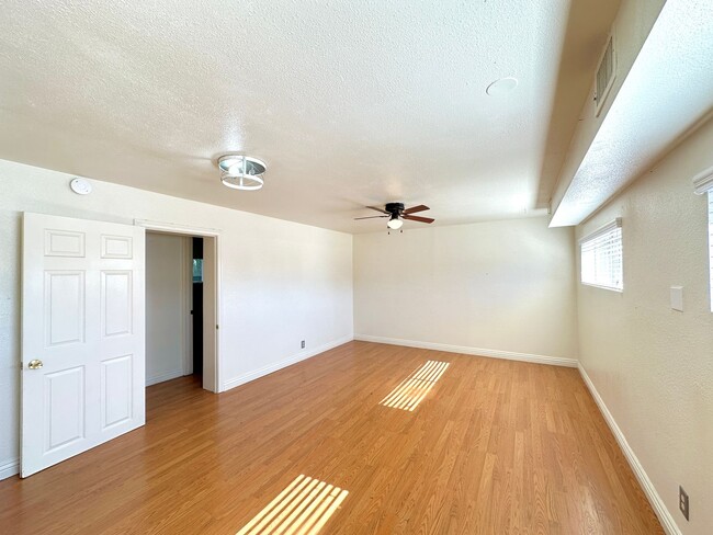 Building Photo - CHARLESTON HEIGHTS