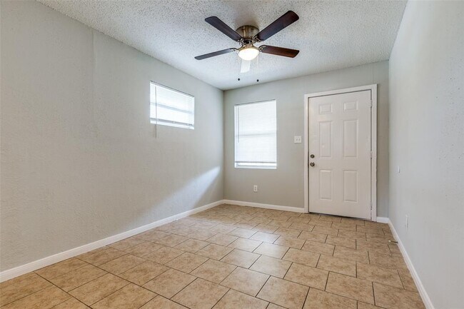 Building Photo - 4812 Cruse Rd