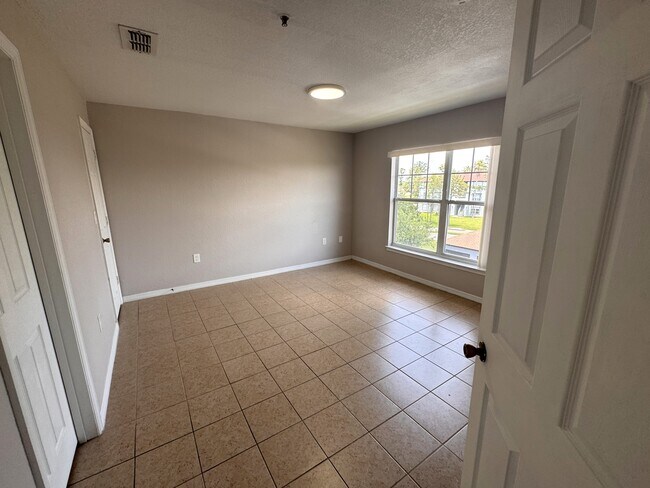 Building Photo - 3702 Palm Desert Ln
