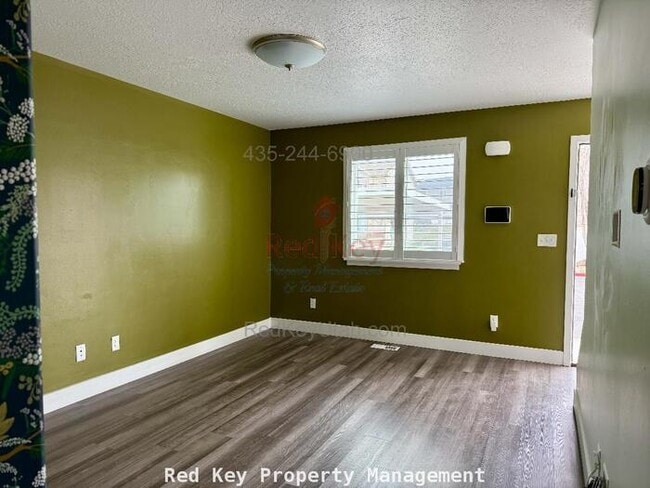 Building Photo - Kay Ln Townhouse
