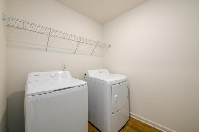 Building Photo - 2482 Van Fleet Cir