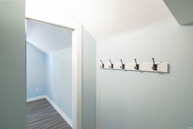 Building Photo - 605 Lavina St