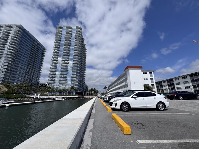 Building Photo - 4500 N Flagler Dr