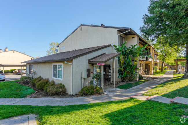 Building Photo - Oak Terrace Apartments