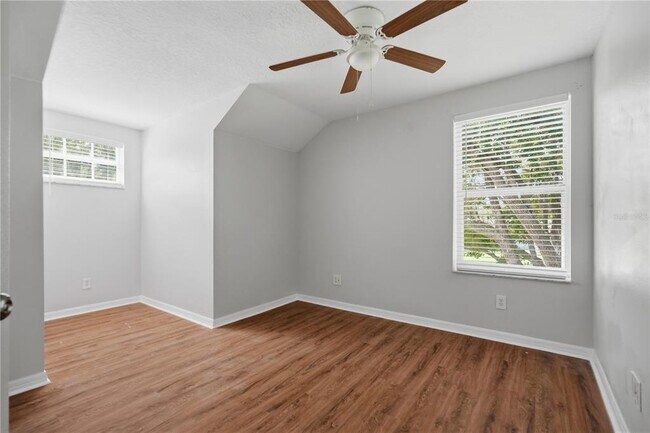 Building Photo - 10215 Lakeside Vista Dr