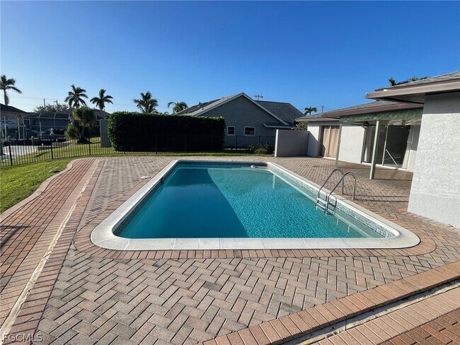 Building Photo - 5029 SW 11th Pl