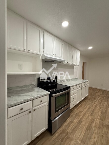 Building Photo - 319 Surrels Ave