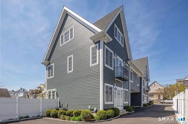 Building Photo - 24 Avery St