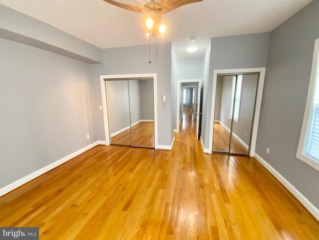 Building Photo - 812 5th St NE