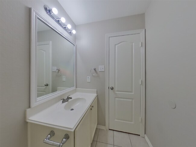 Building Photo - 2002 Briar Grove Dr