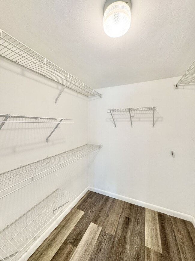Building Photo - ** BRADSTROM VILLAGE ** 3 BED / 2 BATH CON...
