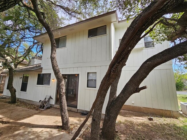 Building Photo - 13102 Briar Hollow Dr