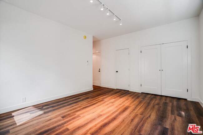 Building Photo - 151 N Swall Dr