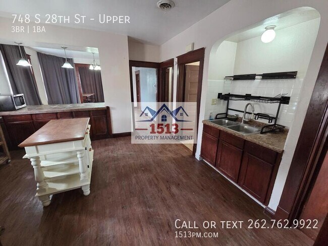 Building Photo - 748 S 28th St