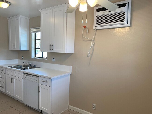 Building Photo - Bright and airy updated second floor 1 bedroom, 1 bathroom apartment