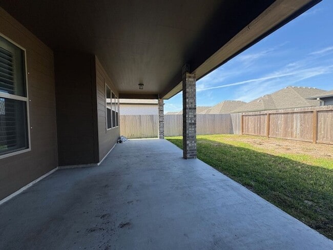 Building Photo - GORGEOUS NEWER HOME NEAR OSO BAY PRESERVE - MILITARY SPECIAL!