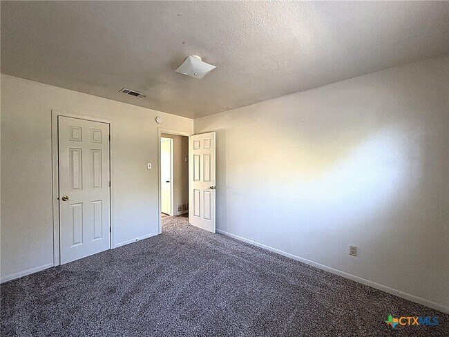 Building Photo - 207 Northern Dove Ln