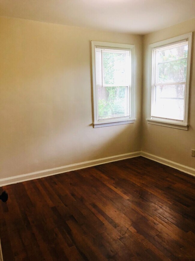 Building Photo - Adorable 3 bdrm/1 bath Home Located in Desirable West End!