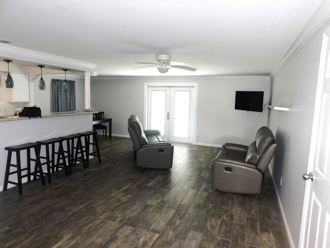 Building Photo - 1367 Elmbank Way