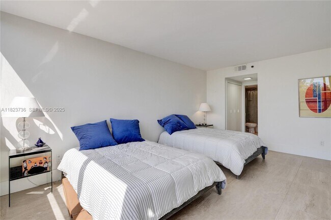 Building Photo - 11113 Biscayne Blvd