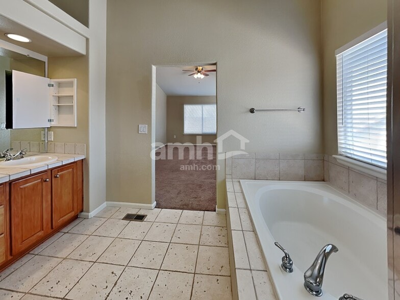 Building Photo - 285 Octillo St