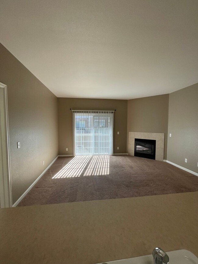Building Photo - Charming Main Floor Condo in Water Valley