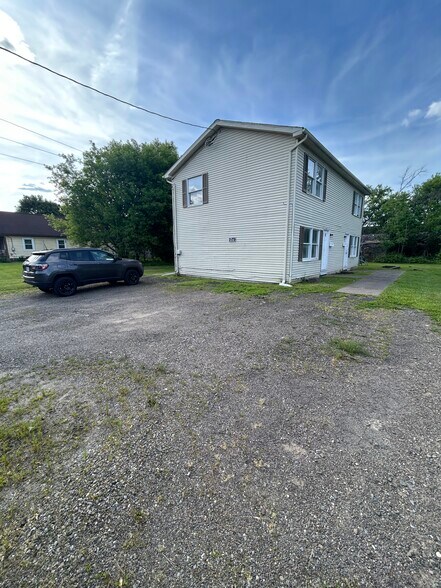 Off street parking - 209 Endwell St