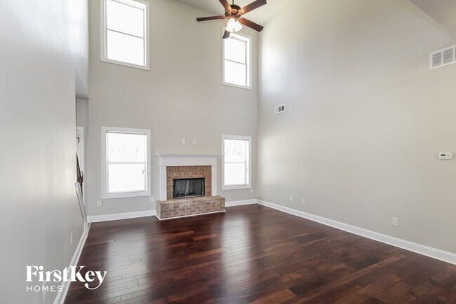Building Photo - 1810 Cedar Oaks Ln