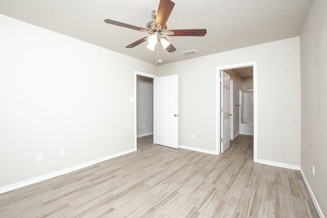 Building Photo - 2551 Leroy Ln