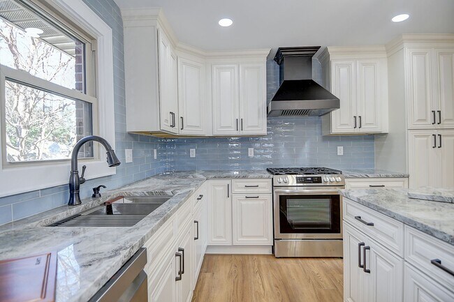 Building Photo - FOR RENT VIRGINIA BEACH