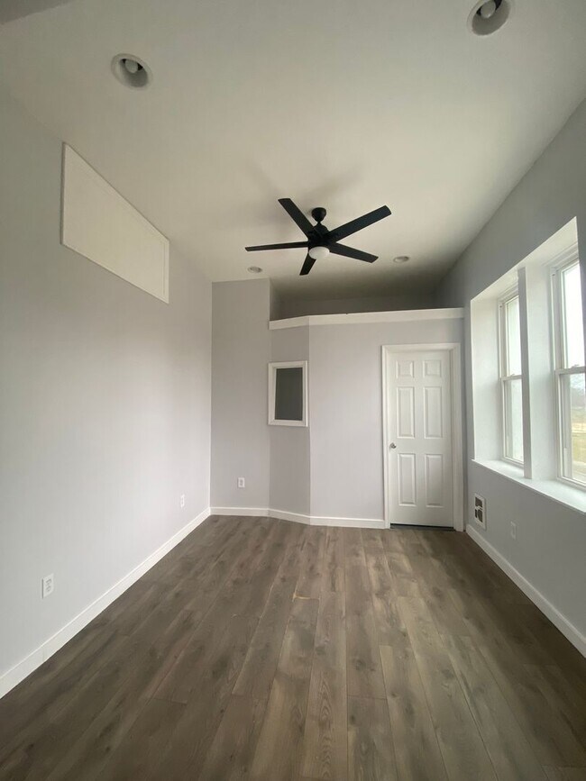 Building Photo - 4359 N 9th St