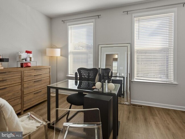 Building Photo - 4810 Vista Glen Ln