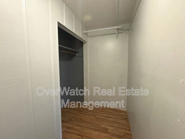 Building Photo - 6121 De Armoun Rd