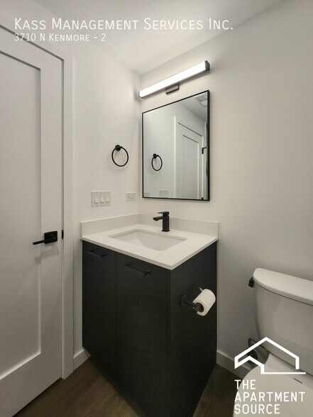 Building Photo - 3710 N Kenmore Ave